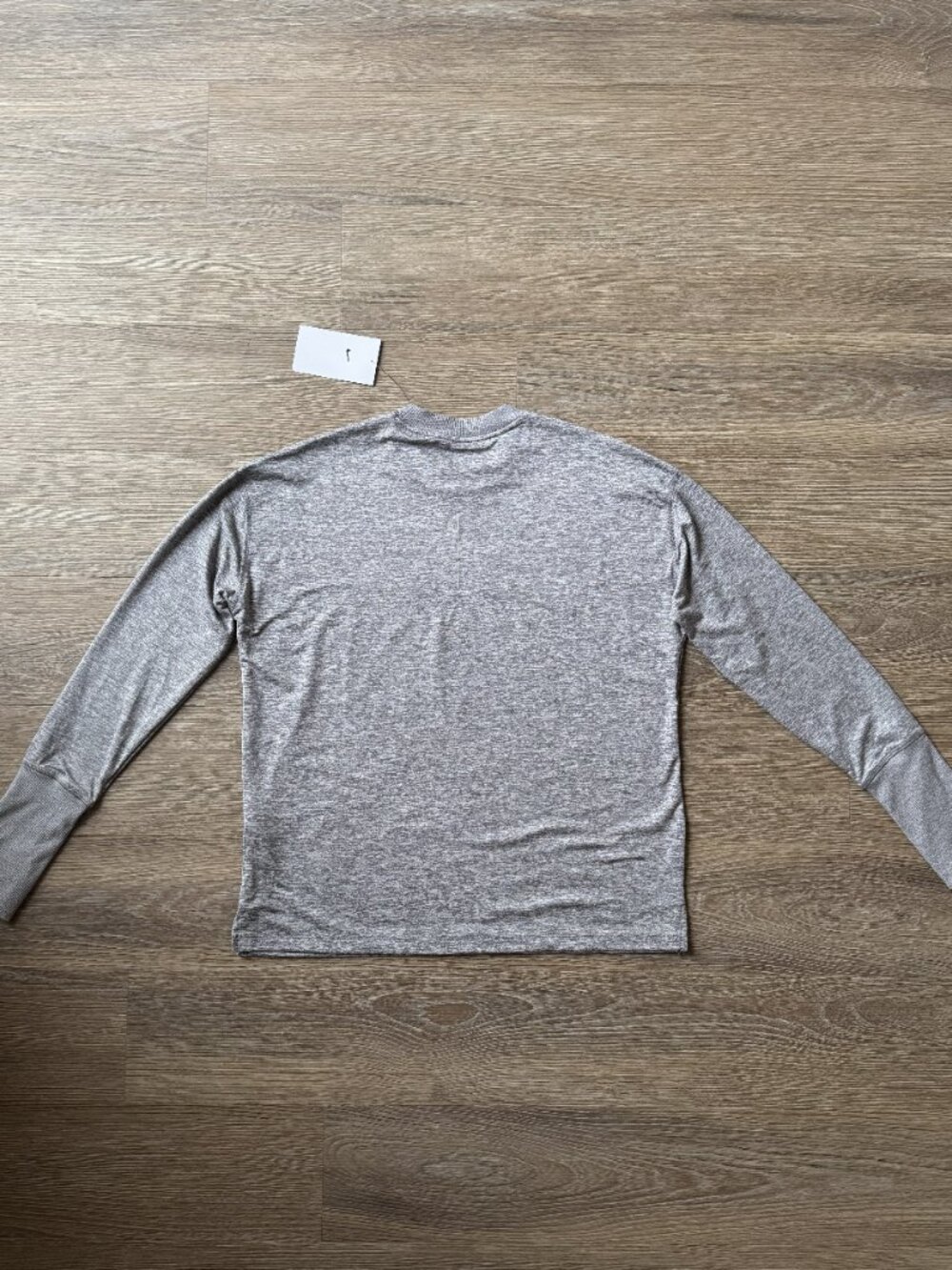 NWT Nike Dri-FIT Running Gray Long Sleeve Thumbhole Top Women's M - $55 MSRP - Picture 4 of 10